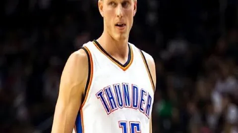 “真相揭秘：库里缺席，他率队净胜46.9分，担纲勇士领袖”